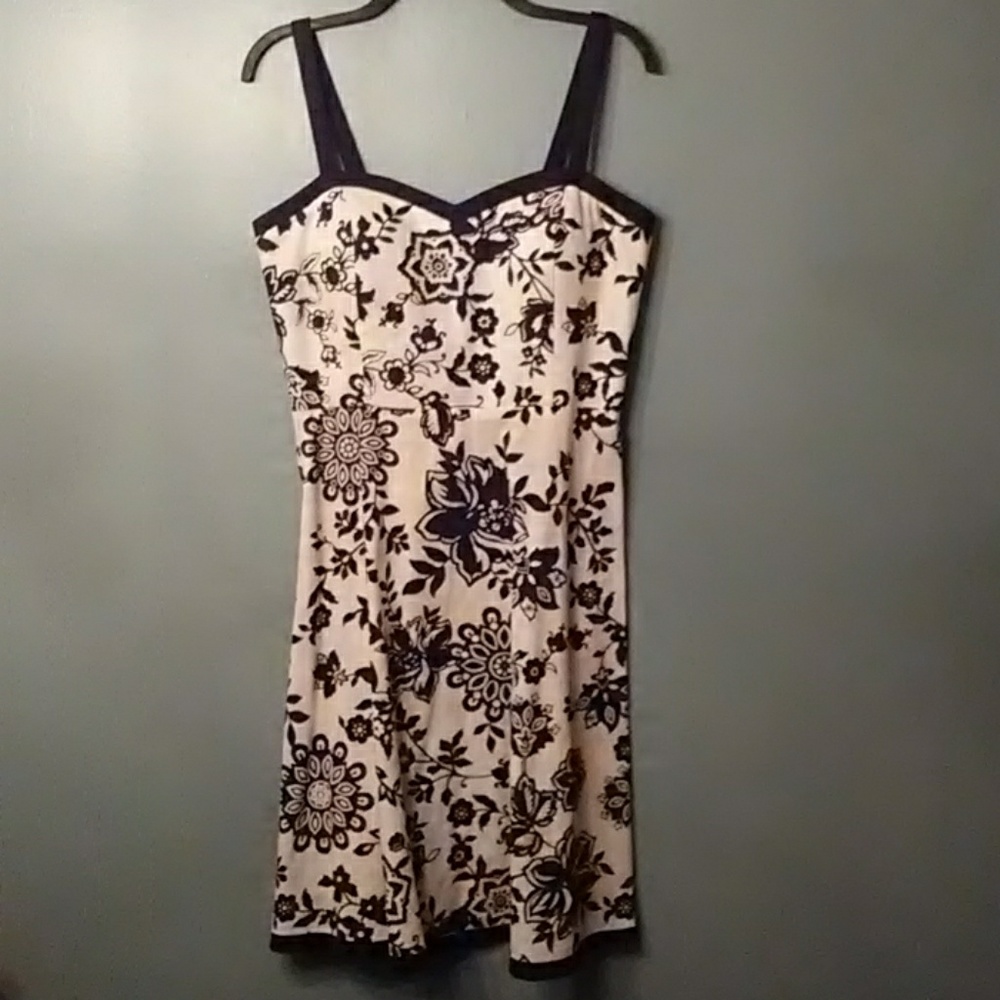 Black/white floral dress
